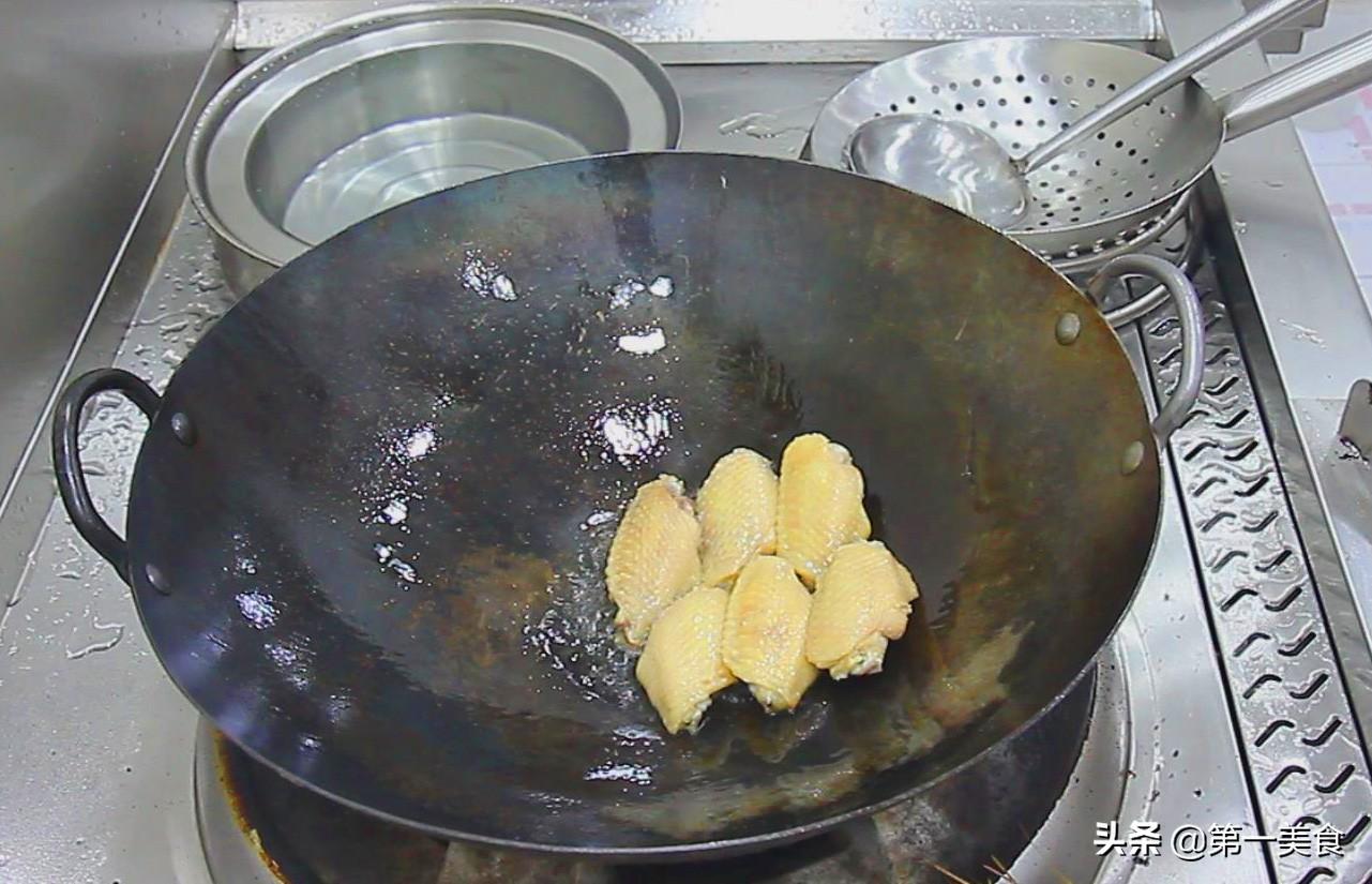 做可乐鸡翅都需要什么材料（可乐鸡翅的配料表和做法）-7