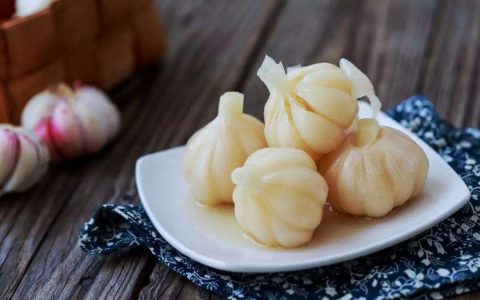 腊八蒜好吃还是糖醋蒜好吃？有什么区别？
