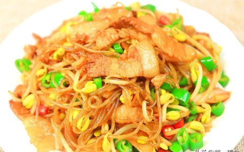 黄豆芽炒肉皮怎么炒好吃（炒黄豆芽需不需要焯水）