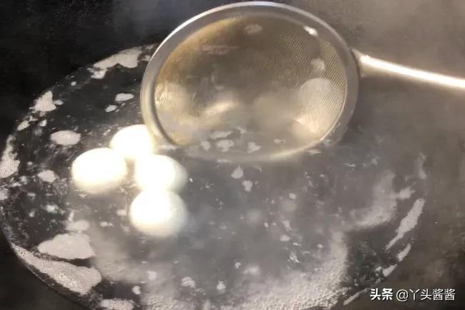 冰冻汤圆应该怎么煮才不会破（自制汤圆冷冻不开裂的办法）-4
