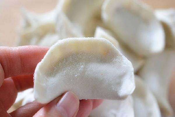刚从冰箱里拿出来的冻饺子怎样煮？-2
