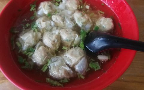 千里香馄饨黑料油熬制方法（千里香馄纯黑葱油配料）