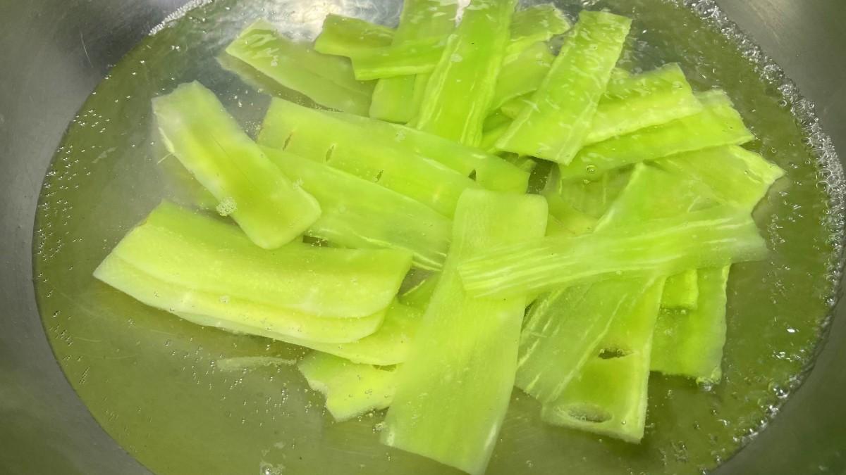 凉拌莴笋的家常做法（饭店凉拌莴笋的做法）-4
