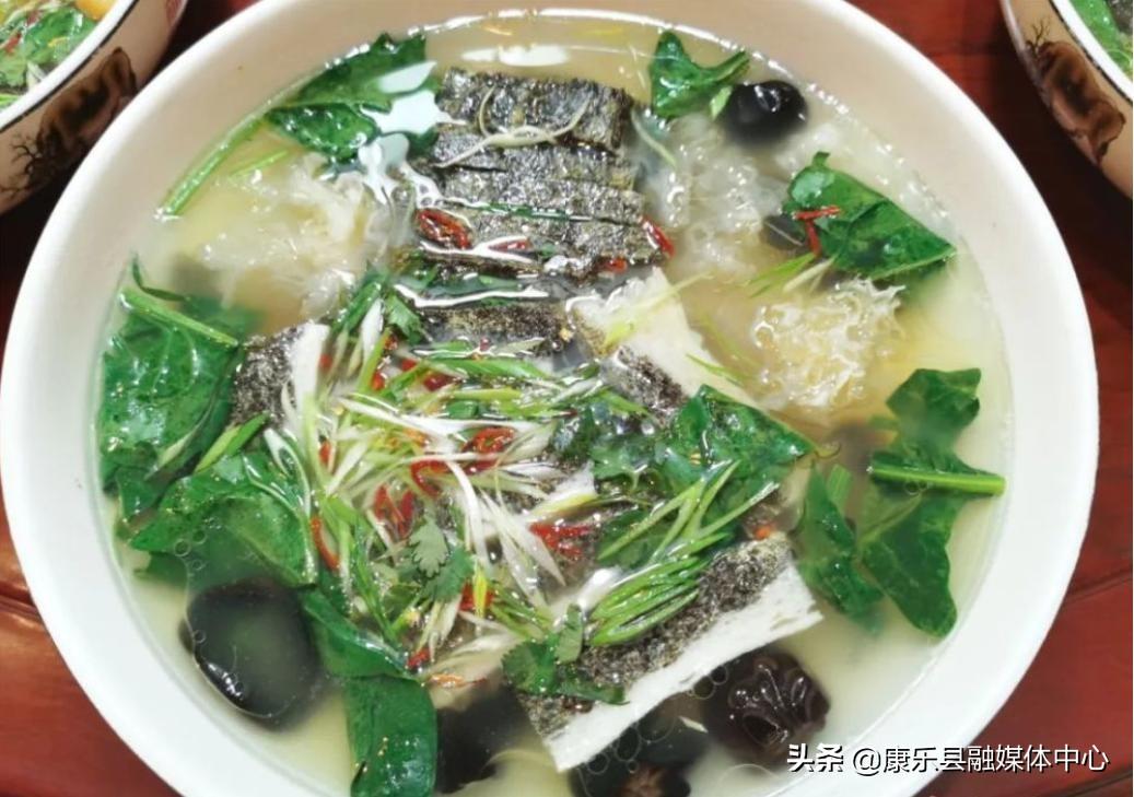 发菜怎么做汤（发菜银耳鸽蛋汤怎么做）-3