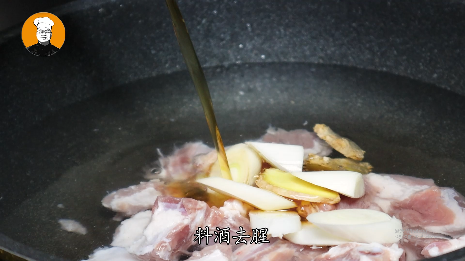 排骨炖莲藕怎么做好吃 清炖排骨莲藕汤如何做好吃-4