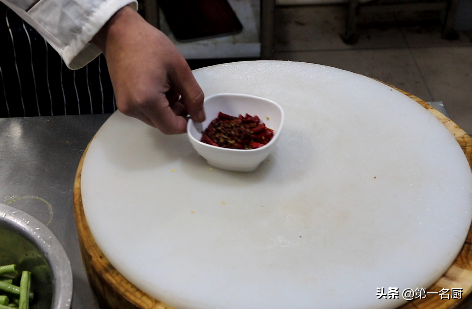 干煸四季豆怎么烧_干煸四季豆炸多久能熟-4