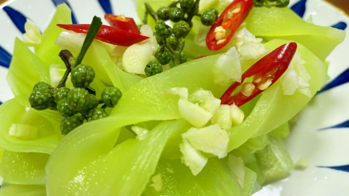 凉拌莴笋的家常做法（饭店凉拌莴笋的做法）-1