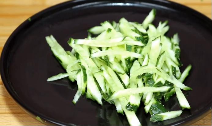 凉拌杏鲍菇的家常做法（凉拌杏鲍菇蒸多久可以熟）-3