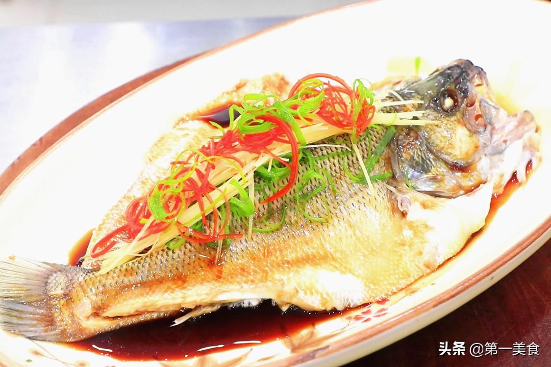 清蒸鱼的做法家常做法 清蒸鱼要先放盐腌制一下吗？-1