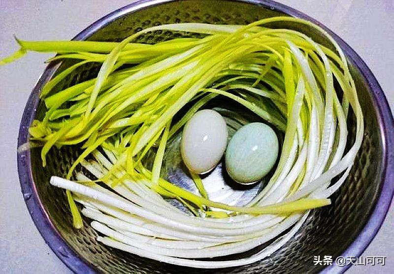 新鲜土鸭怎么做好吃（鸭蛋炒什么好吃又简单）-7