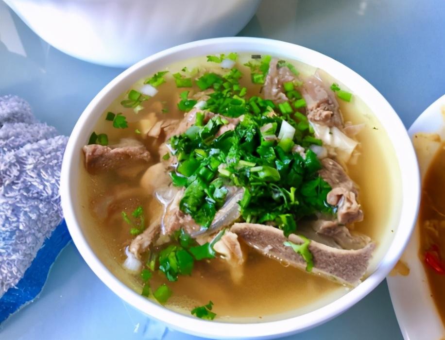 怎样做牛肉汤又烂又好喝（清炖牛肉汤怎么做好吃又烂）-1