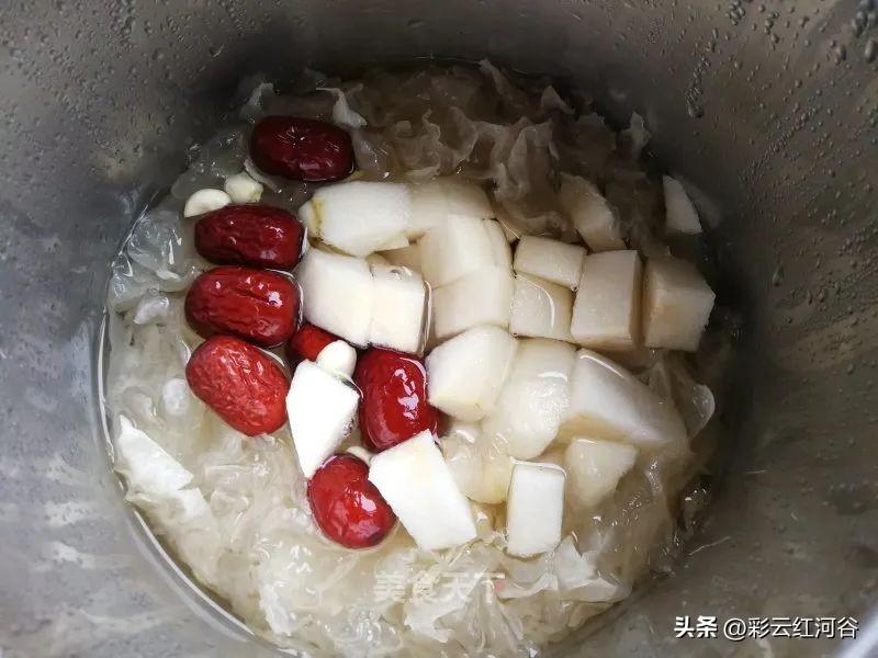 雪梨银耳红枣汤的做法 红枣雪梨银耳莲子羹怎么做？-6