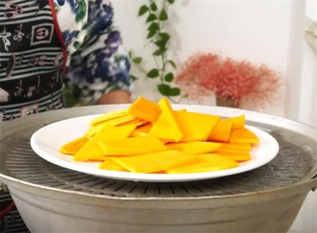 南瓜饼怎样做好吃 南瓜饼用普通面粉做法-2