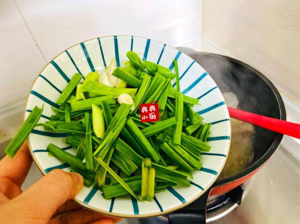 大蒜炒咸肉怎么做好吃「经验分享」-5