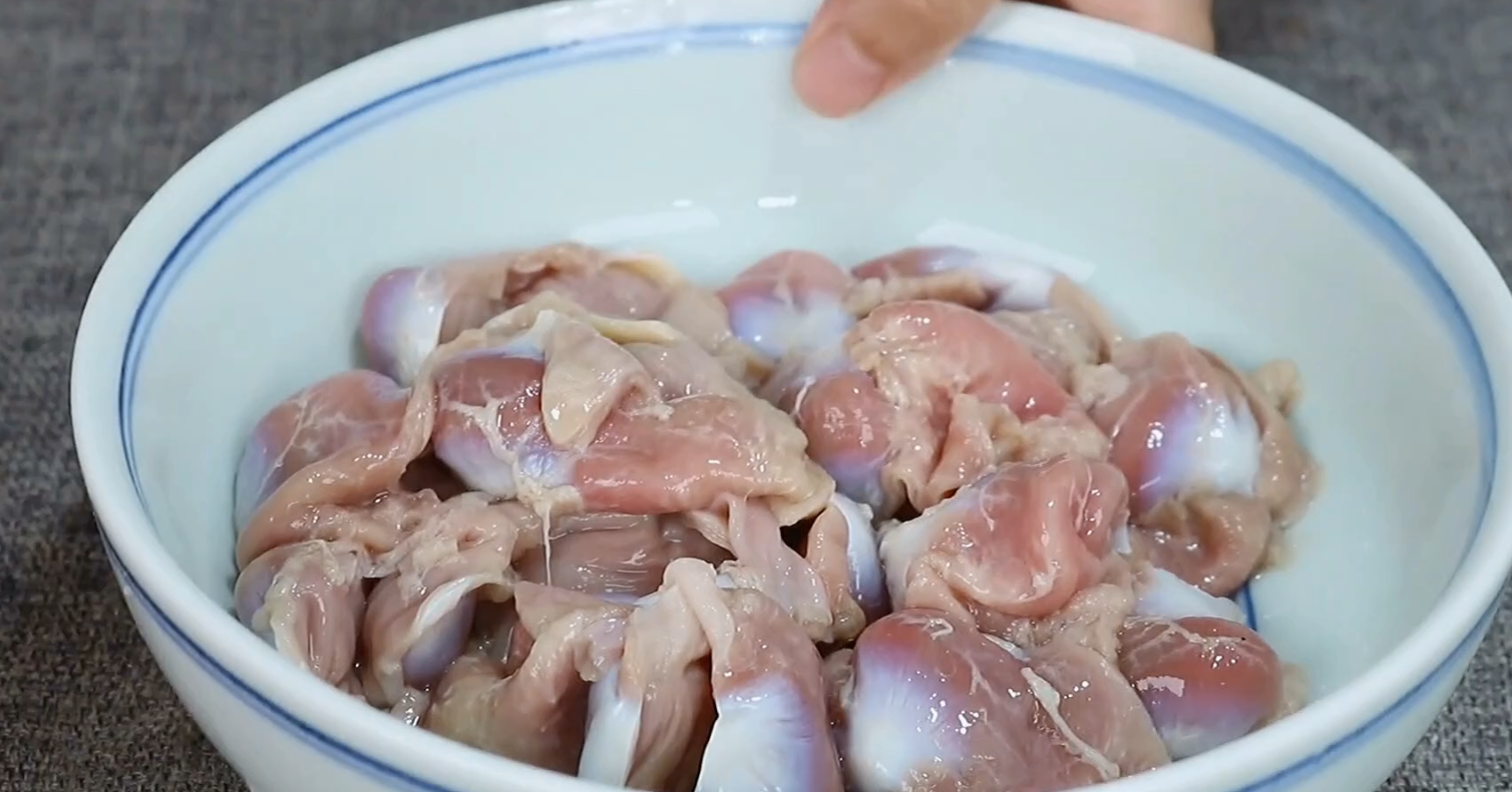 辣炒鸡胗的做法大全（辣酱炒鸡胗的家常做法）-2