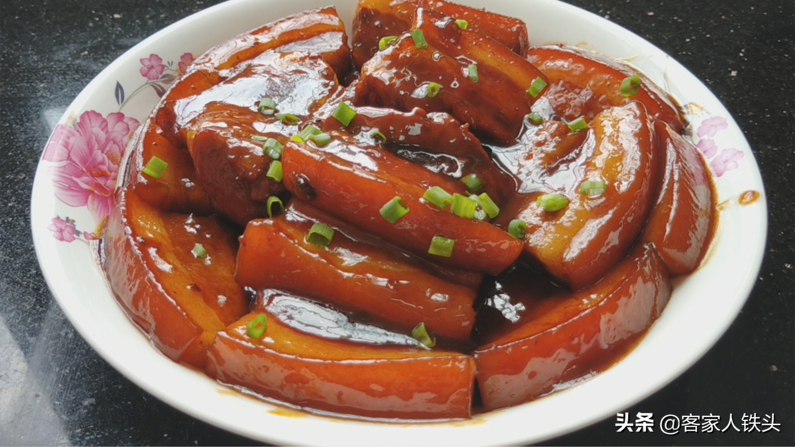 红焖肉的家常做法 炖红焖肉里面放什么菜好吃？-10