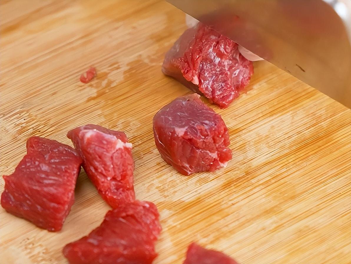 萝卜炖牛肉怎么做好吃又烂（萝卜炖牛肉炖多久）-1