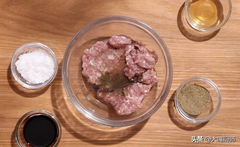 丸子馅的做法和配料大全 肉馅怎么调比较好吃？-4