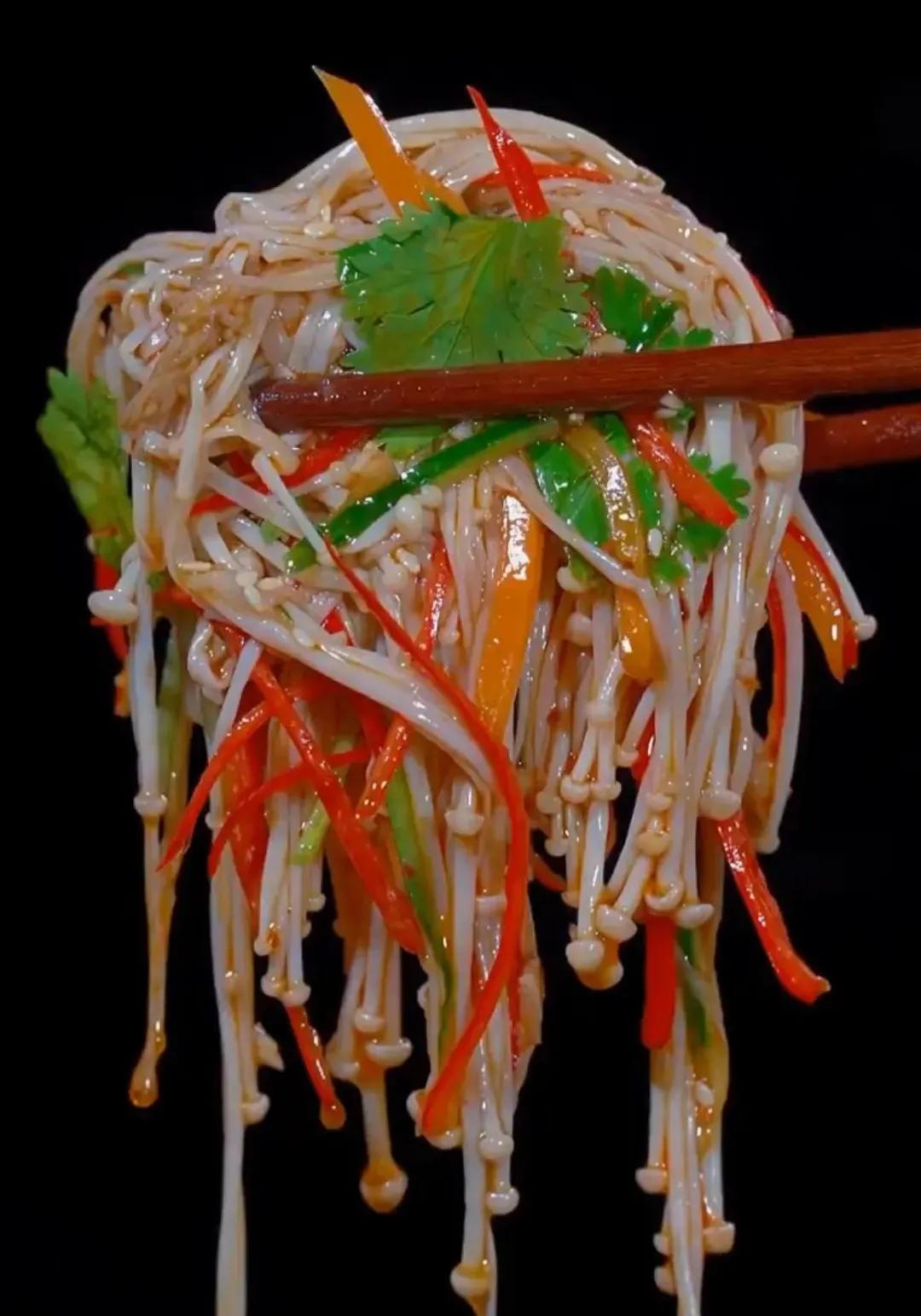 金针菇凉拌菜简单做法 怎样凉拌金针菇好吃？-1