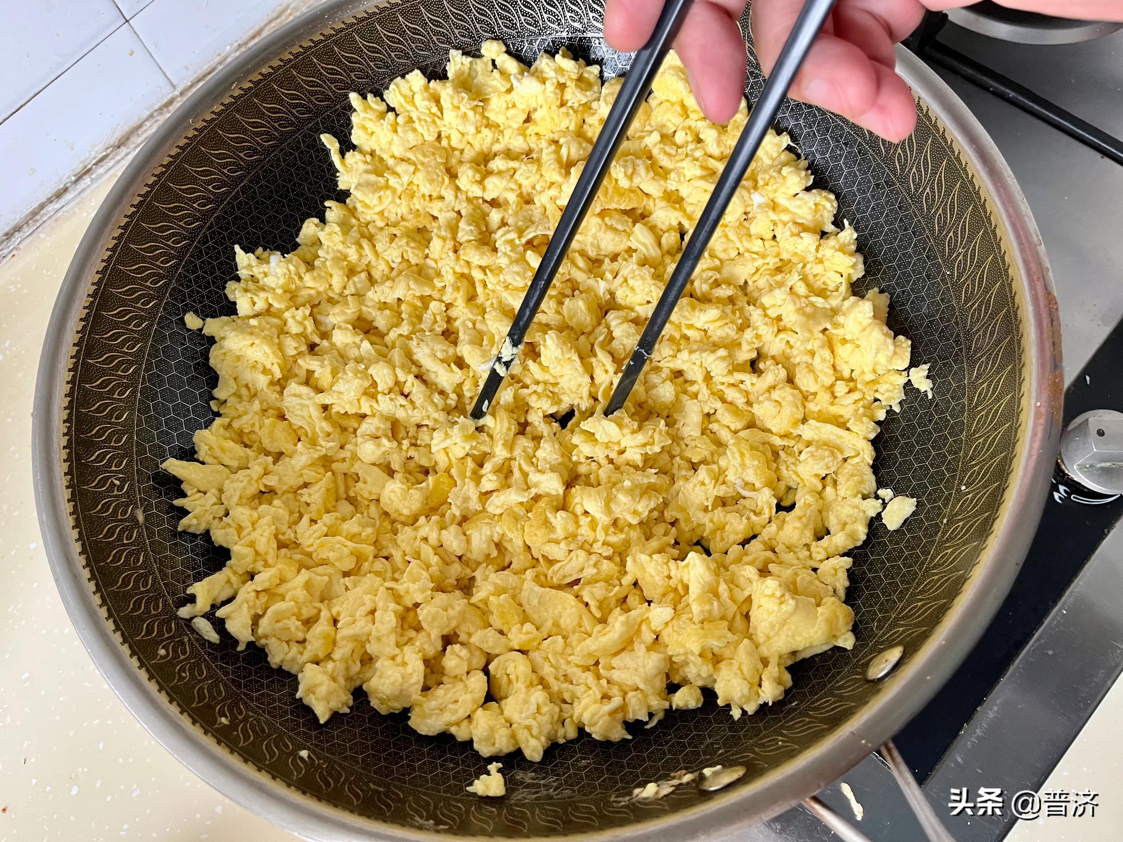 荠菜饺馅子怎么做（荠菜包素馅饺子配什么菜较好）-10