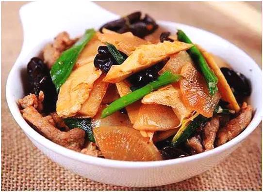 糖醋排骨配菜放什么好吃_怎样红烧糖醋排骨-2