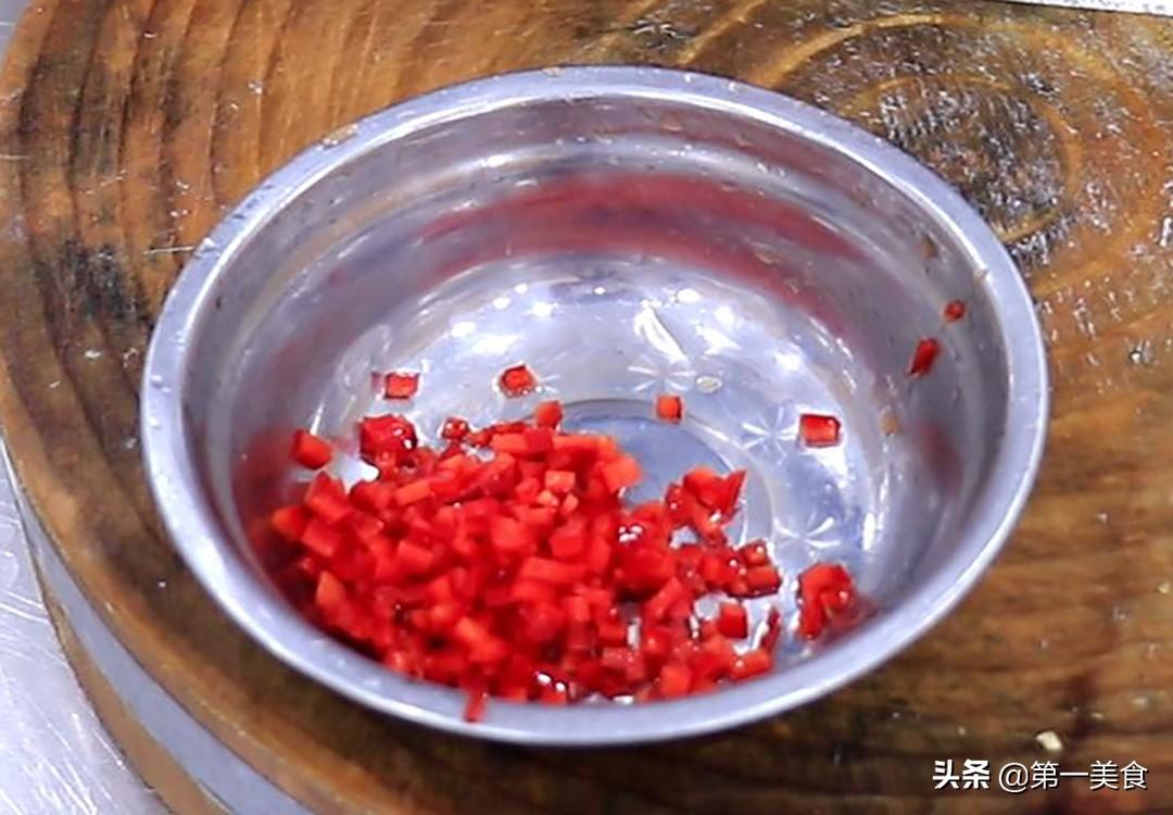 苦瓜炒鸡蛋怎么炒好吃（炒苦瓜不苦的小秘诀）-4