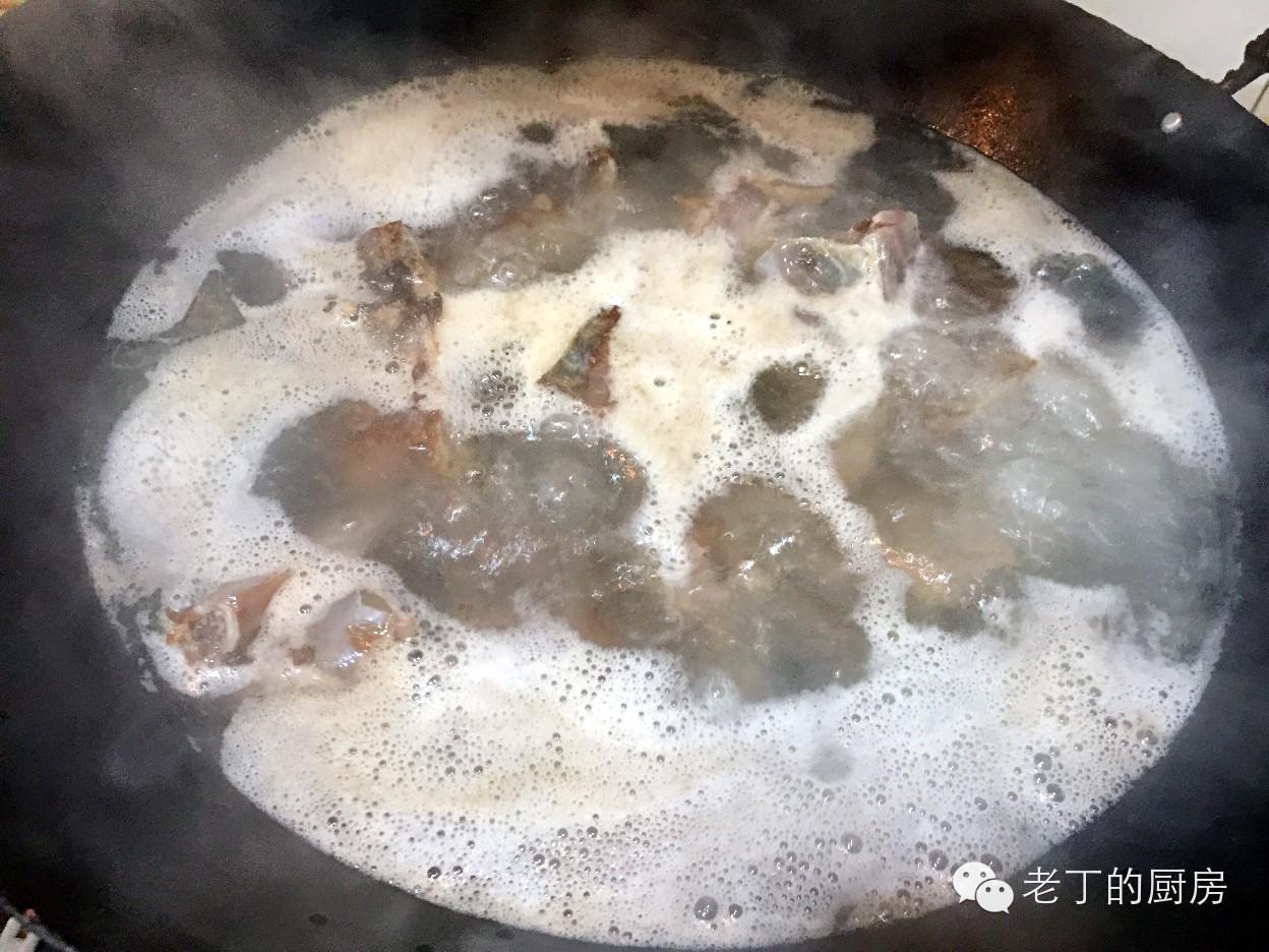 腊猪排骨汤怎么炖好吃，排骨煲汤如何做好吃-4