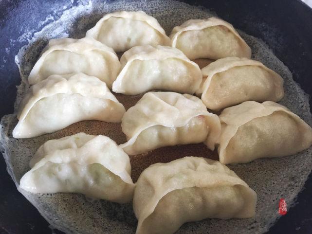 圆白菜饺子馅做法大全，圆白菜做馅焯水还是用盐撒-16