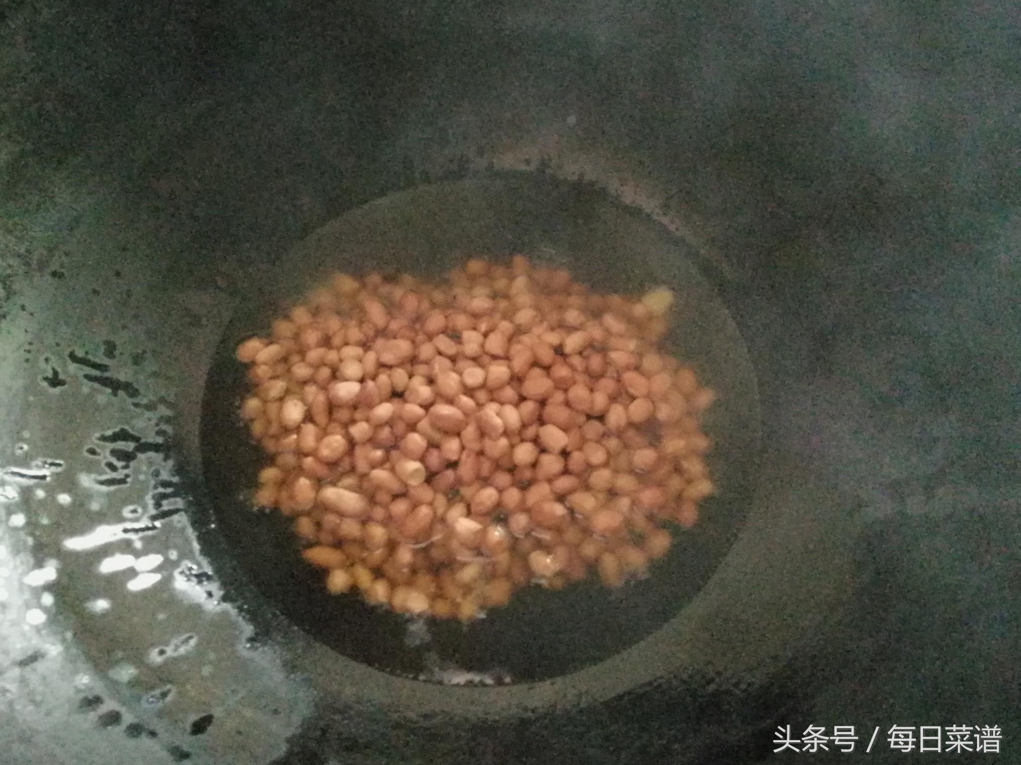 电饼铛花生米用大火还是小火（怎样做花生米才好吃）-5