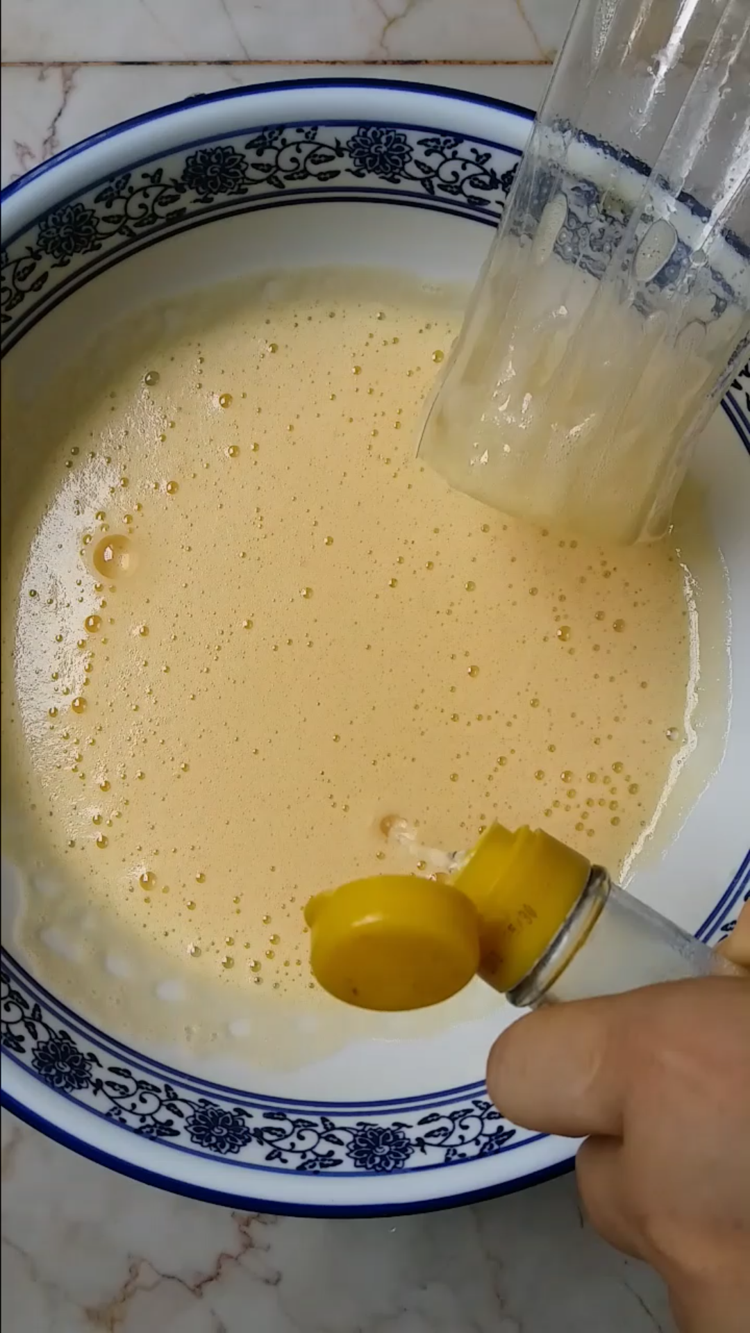电饭煲做蛋糕怎么做好吃（电饭煲做蛋糕的教程）-3