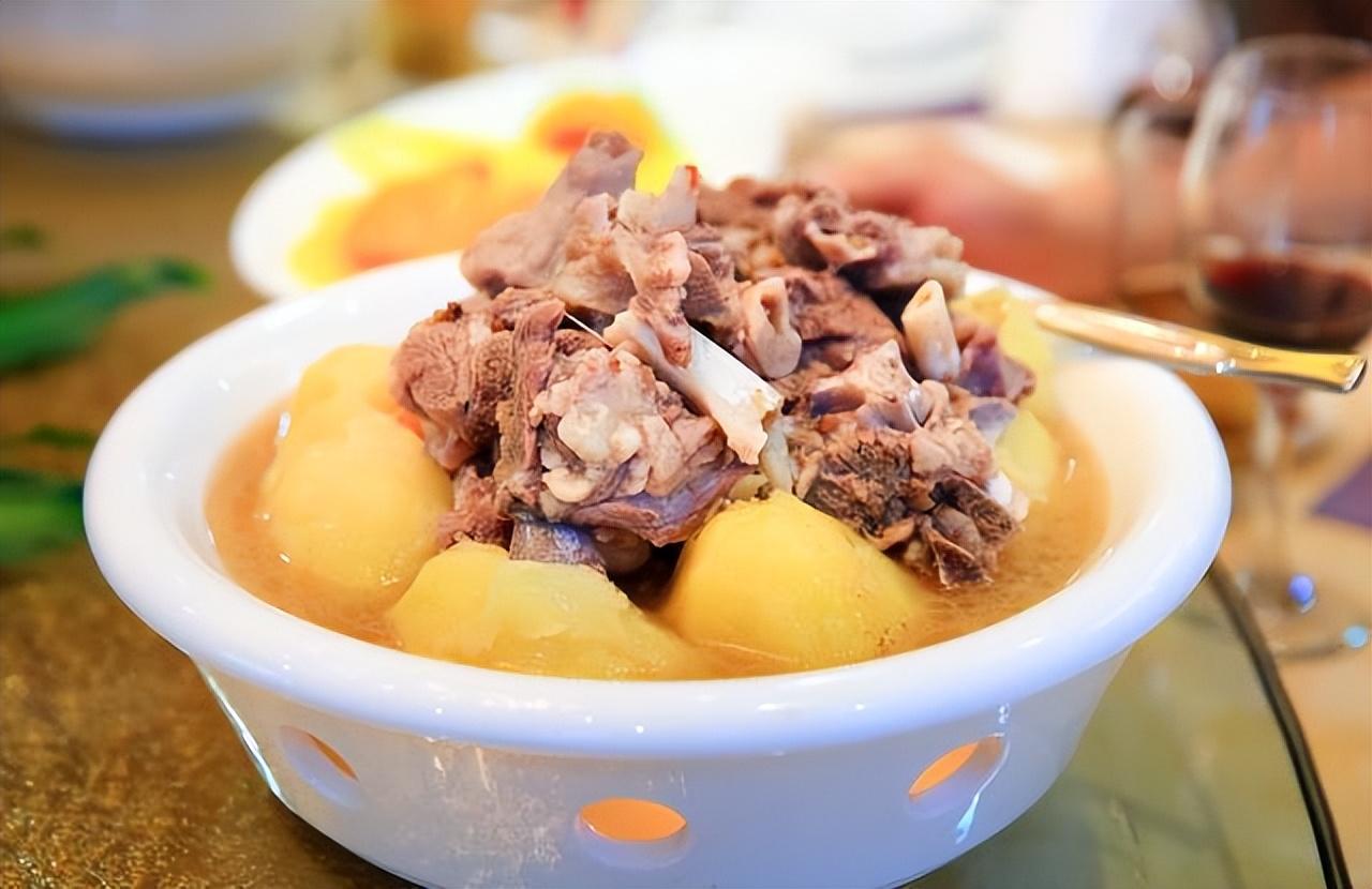 红萝卜炖羊肉的家常做法_红萝卜炖羊肉放什么调料-2