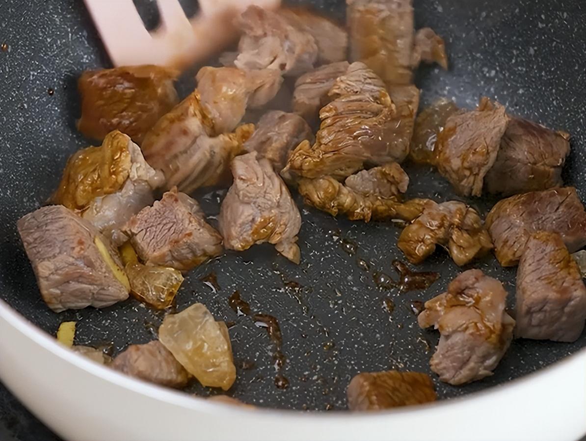萝卜炖牛肉怎么做好吃又烂（萝卜炖牛肉炖多久）-3