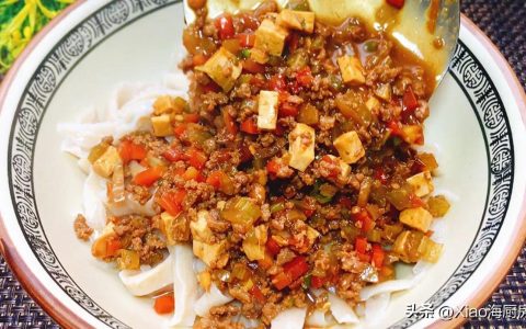 肉丁炸酱面的家常做法（炸酱面肉末怎么做好吃）