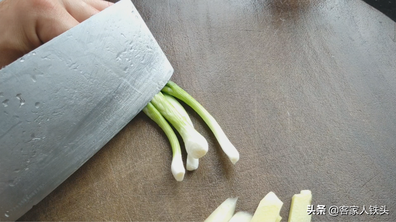 红焖肉的家常做法 炖红焖肉里面放什么菜好吃？-4