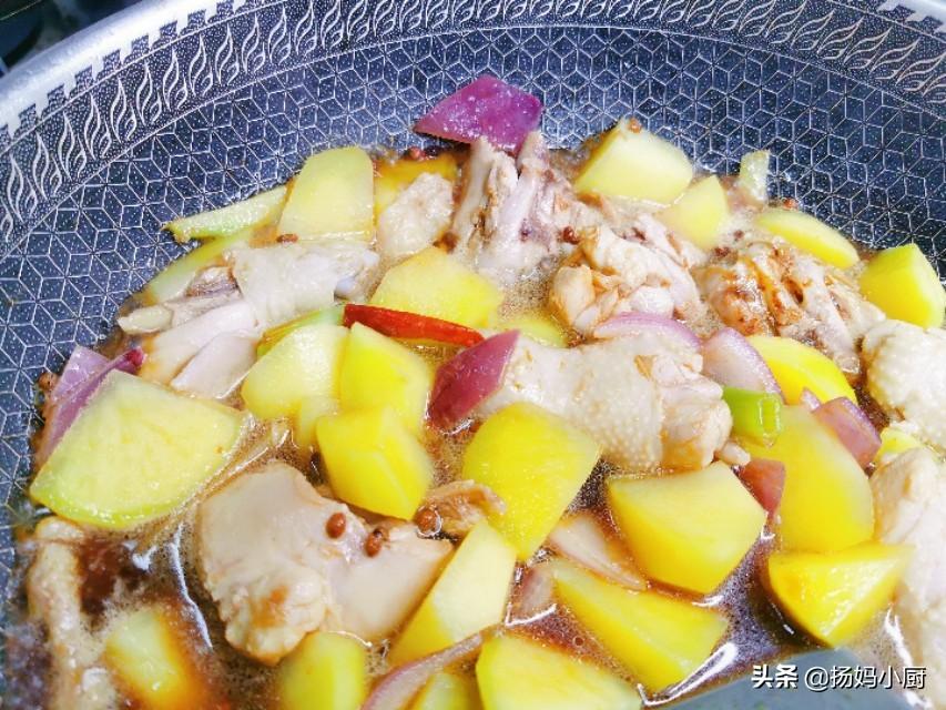 鸡腿炖土豆怎么炖好吃（鸡腿炖土豆能放啤酒吗）-5