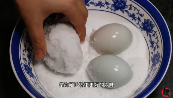 咸鸭蛋的做法大全家常（怎么腌鸭蛋好吃又简单）-3