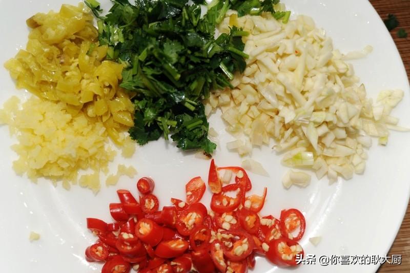 柠檬鸭爪的做法和配料_泡柠檬鸭爪的制作方法-6