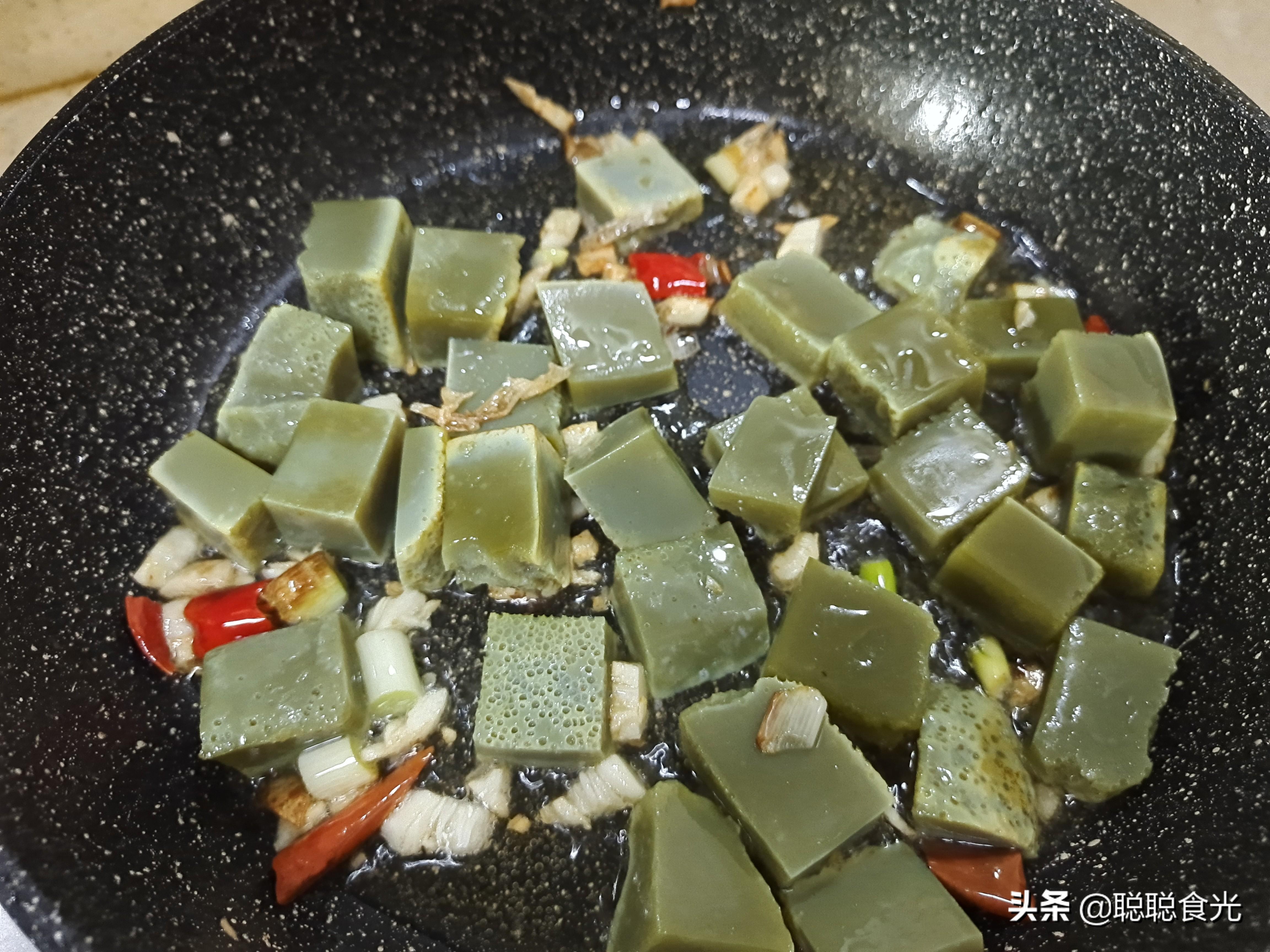 实蛋怎么做好吃又简单（实蛋有绿变黄是坏了吗）-13