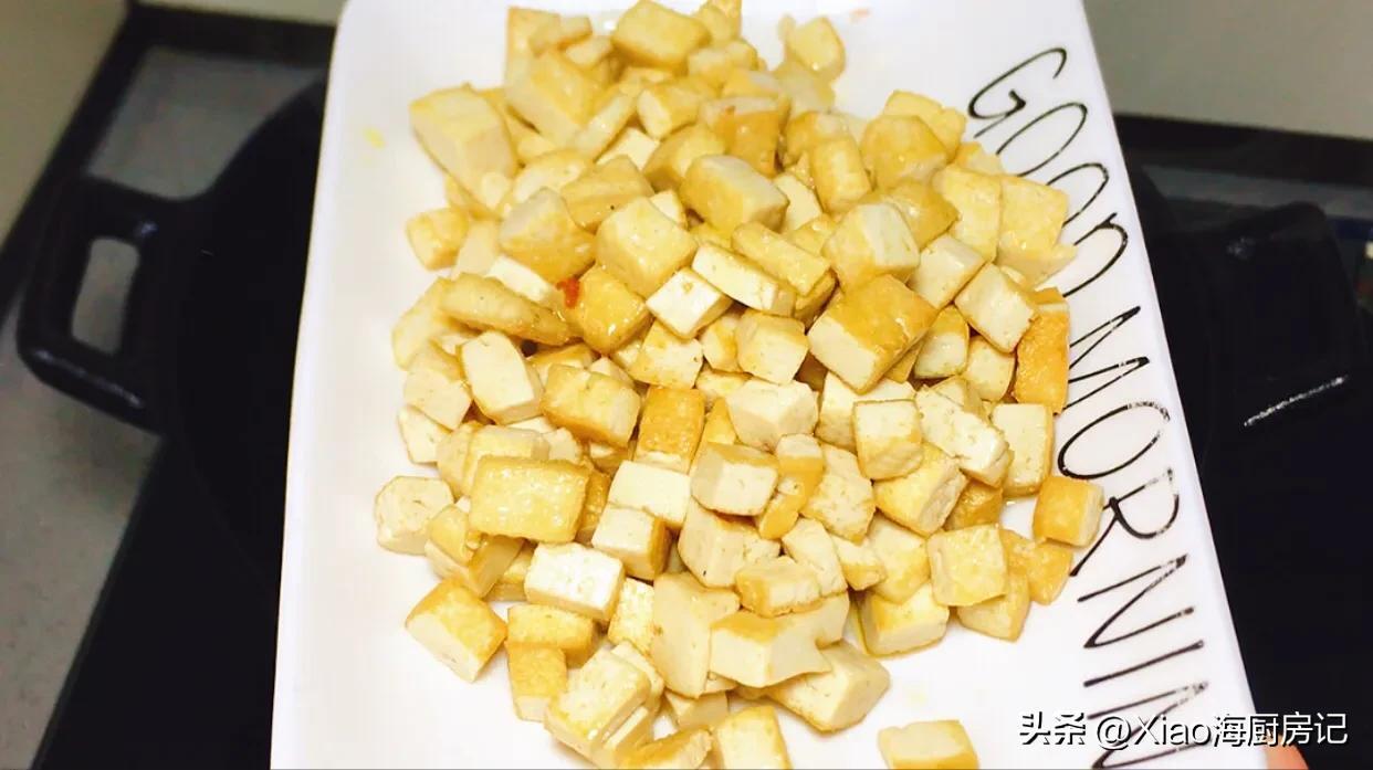 肉丁炸酱面的家常做法（炸酱面肉末怎么做好吃）-9