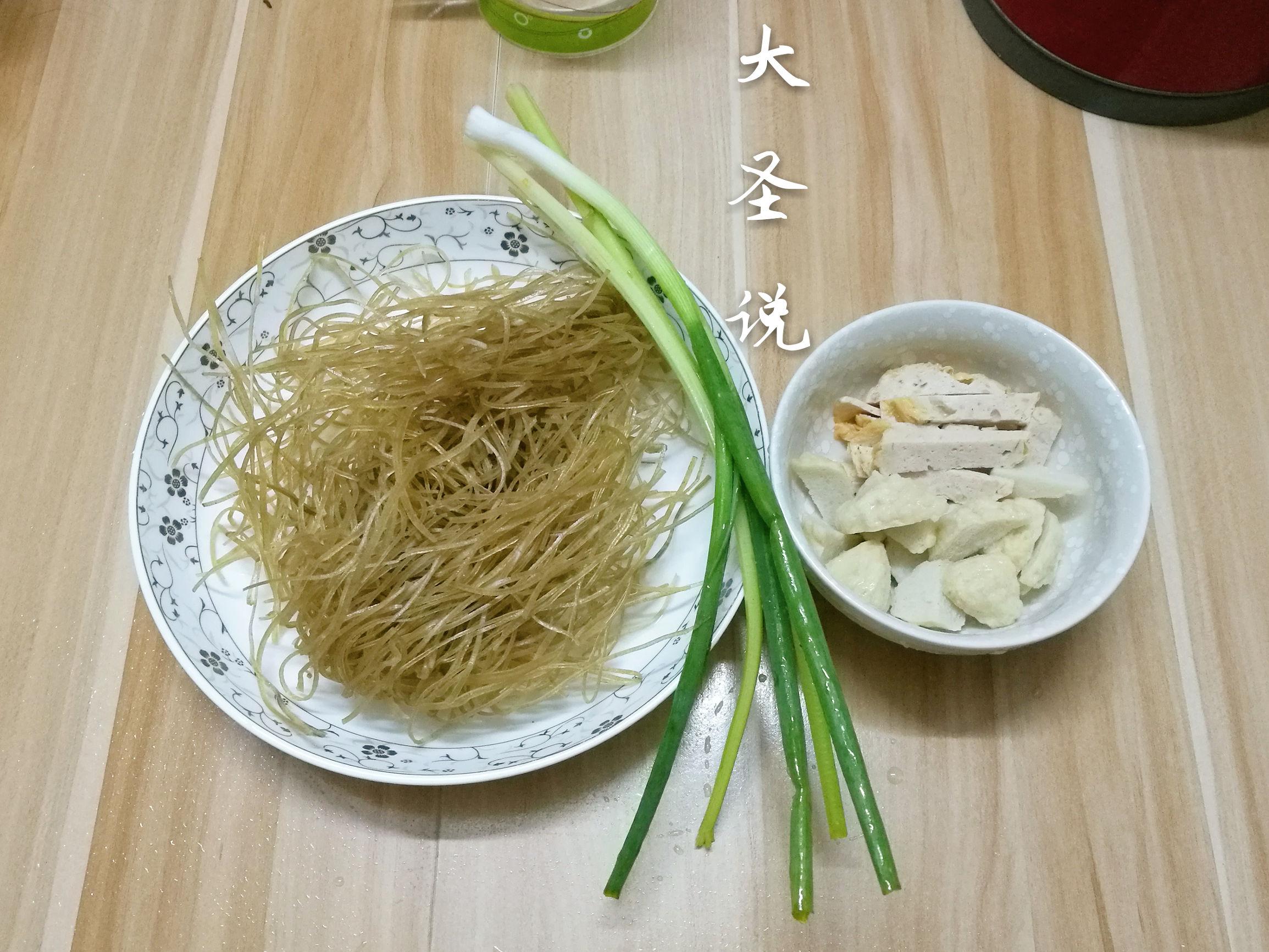 鱼头粉丝怎么做好吃（鱼丸搭配什么做汤）-1