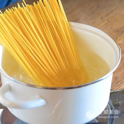 经典番茄意大利面的做法_怎样做意大利面好吃简单-11