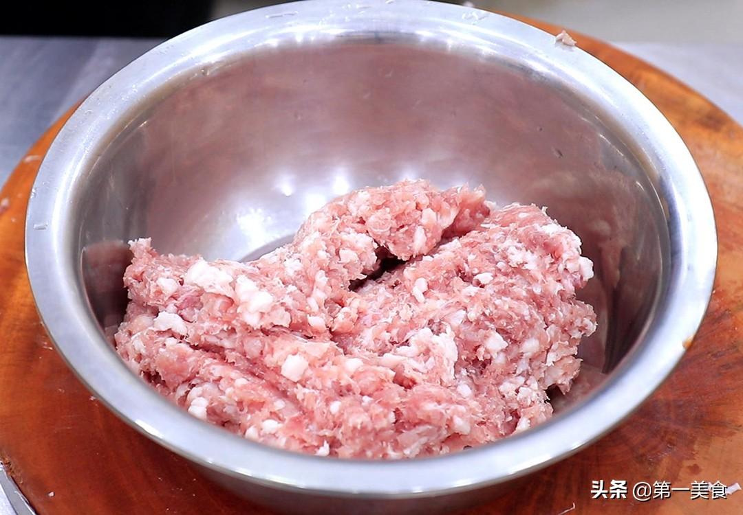 家常红烧狮子头的做法_红烧狮子头不油炸做法-2