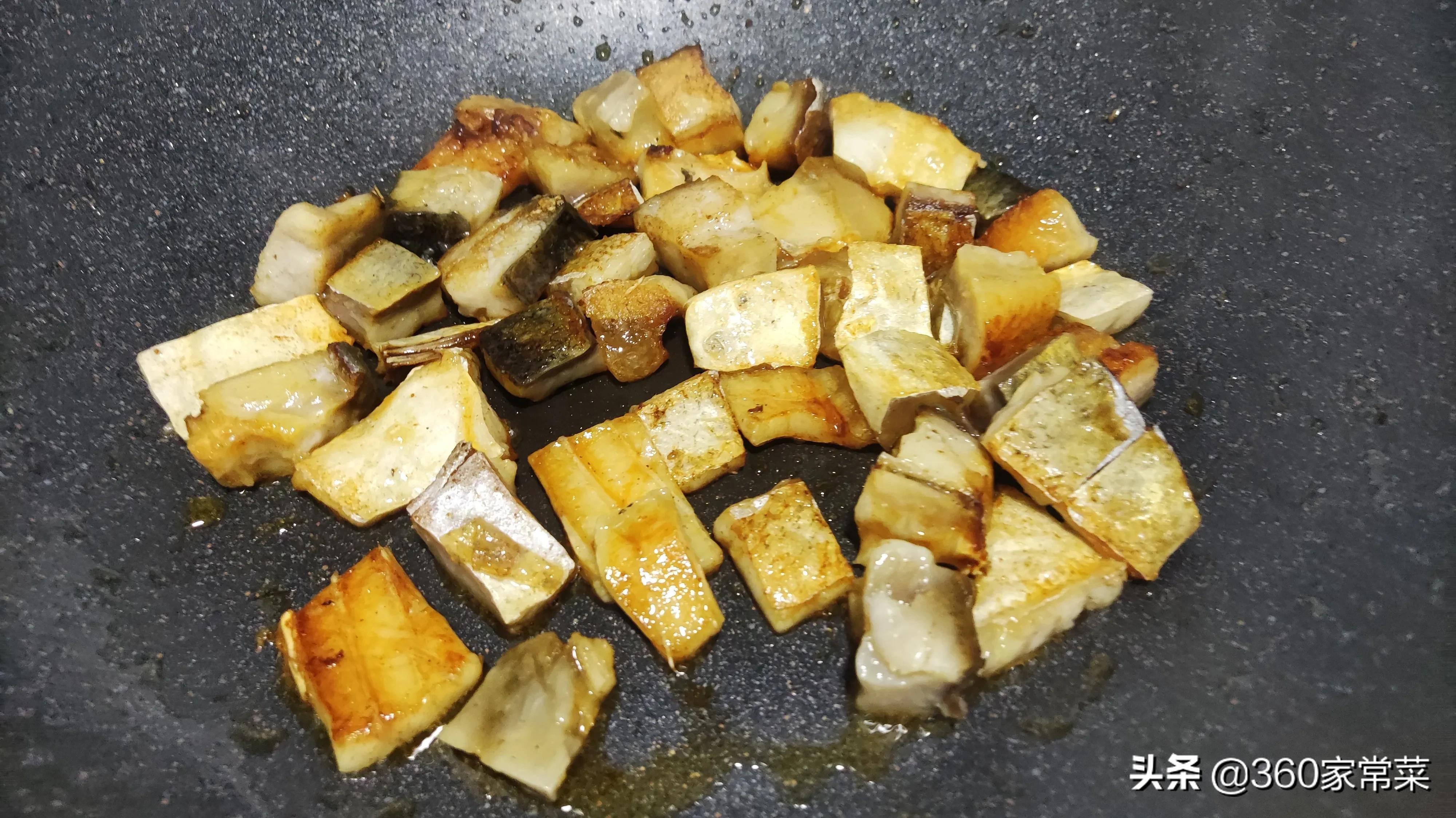 咸鱼茄子最简单的做法（茄子烧咸鱼的做法）-6