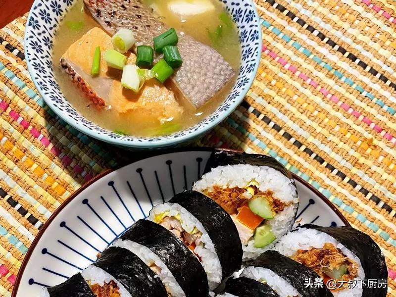 寿司卷的材料有哪些_寿司家庭版做法-1