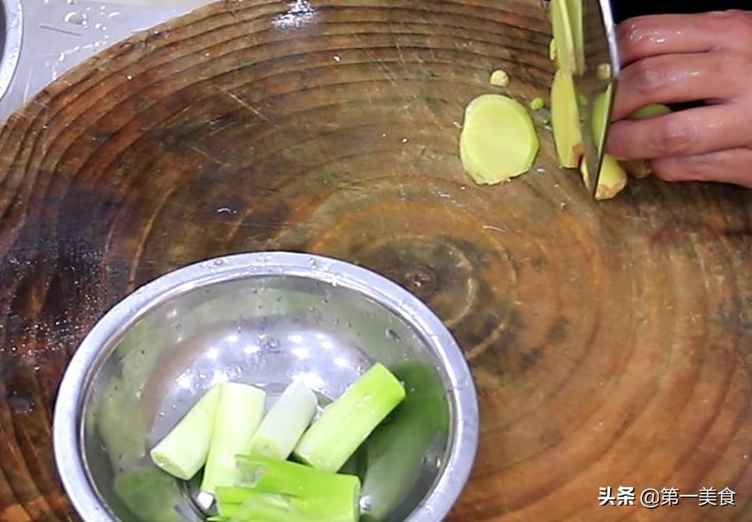 玉米排骨汤怎么炖最好喝_玉米排骨汤的做法和配料-5