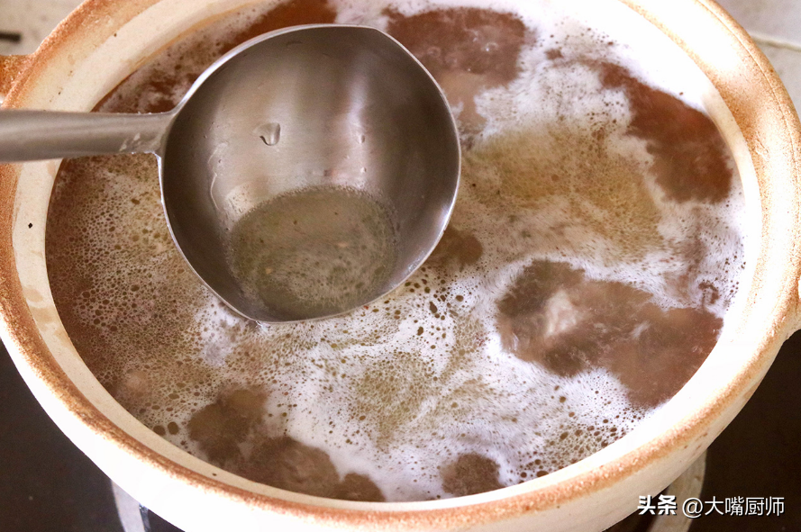 莲藕排骨汤怎么做莲藕不发黑（炖莲藕排骨汤的做法）-6
