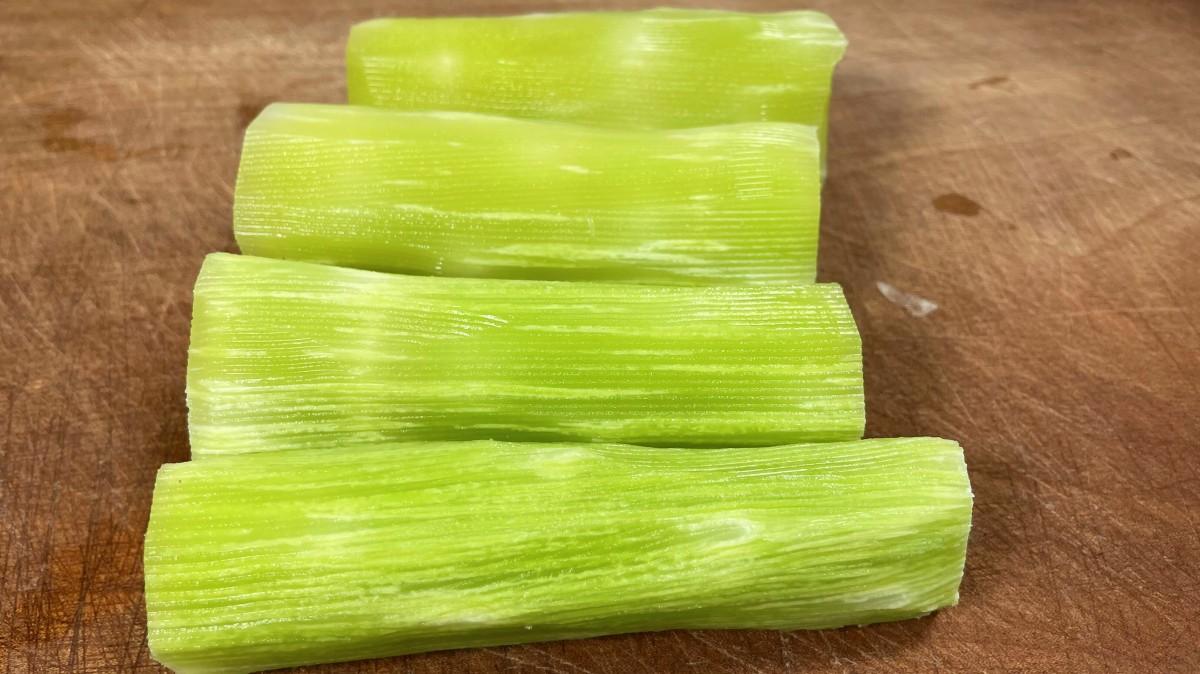 凉拌莴笋的家常做法（饭店凉拌莴笋的做法）-2