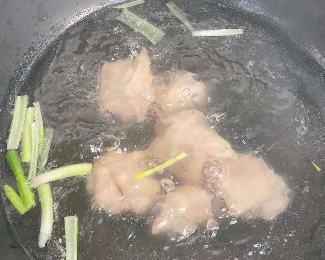 黄豆炖猪脚最简单的家常做法，腊猪蹄炖黄豆怎么做好吃-3