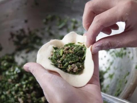 包饺子的教程_做包子教程全过程-14