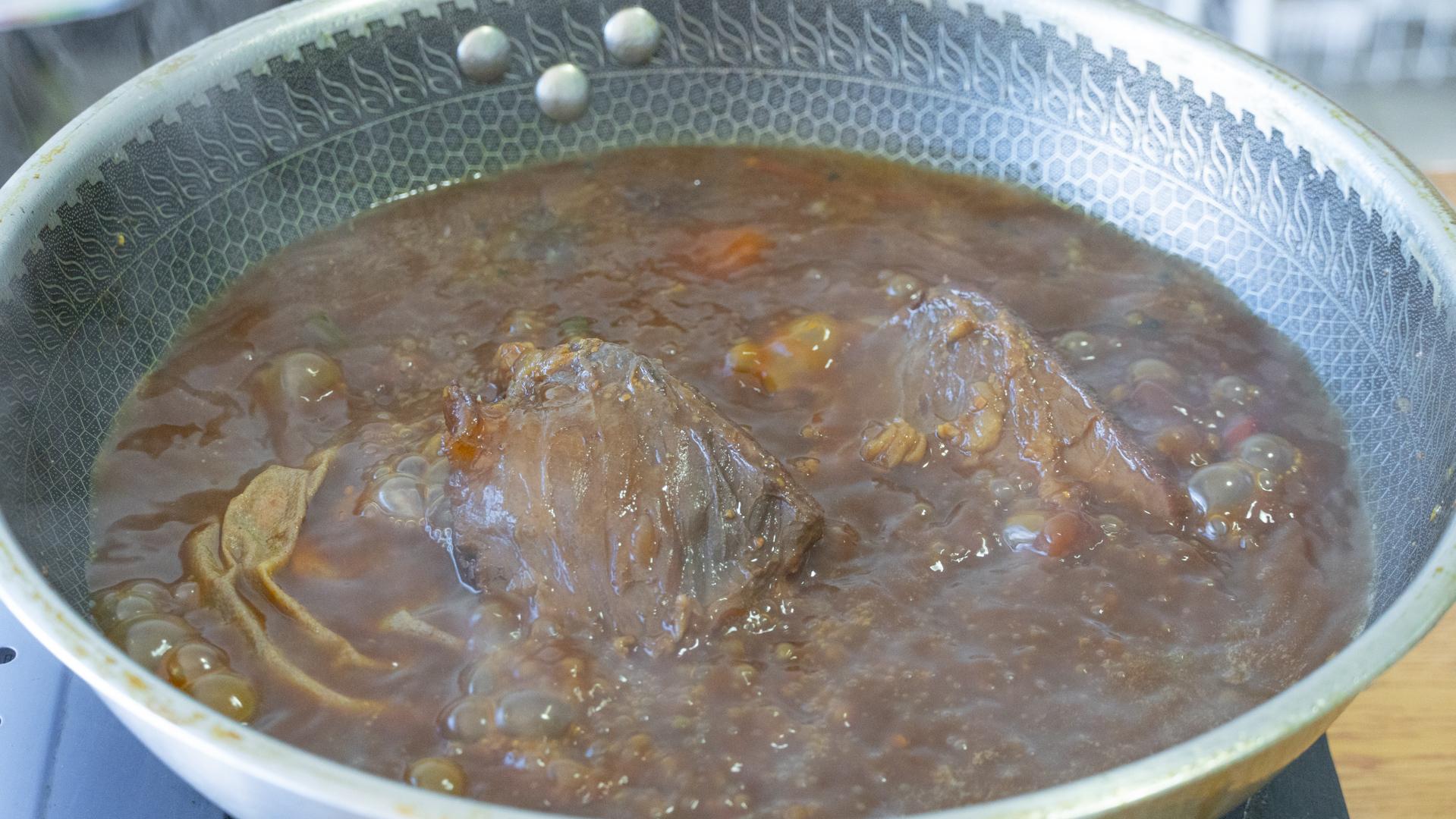 五香牛肉的做法最正宗的做法（五香牛肉怎么腌制方法）-10